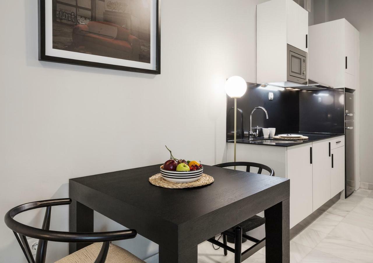 Apartamentos One Shot Conde De Torrejon Séville Extérieur photo