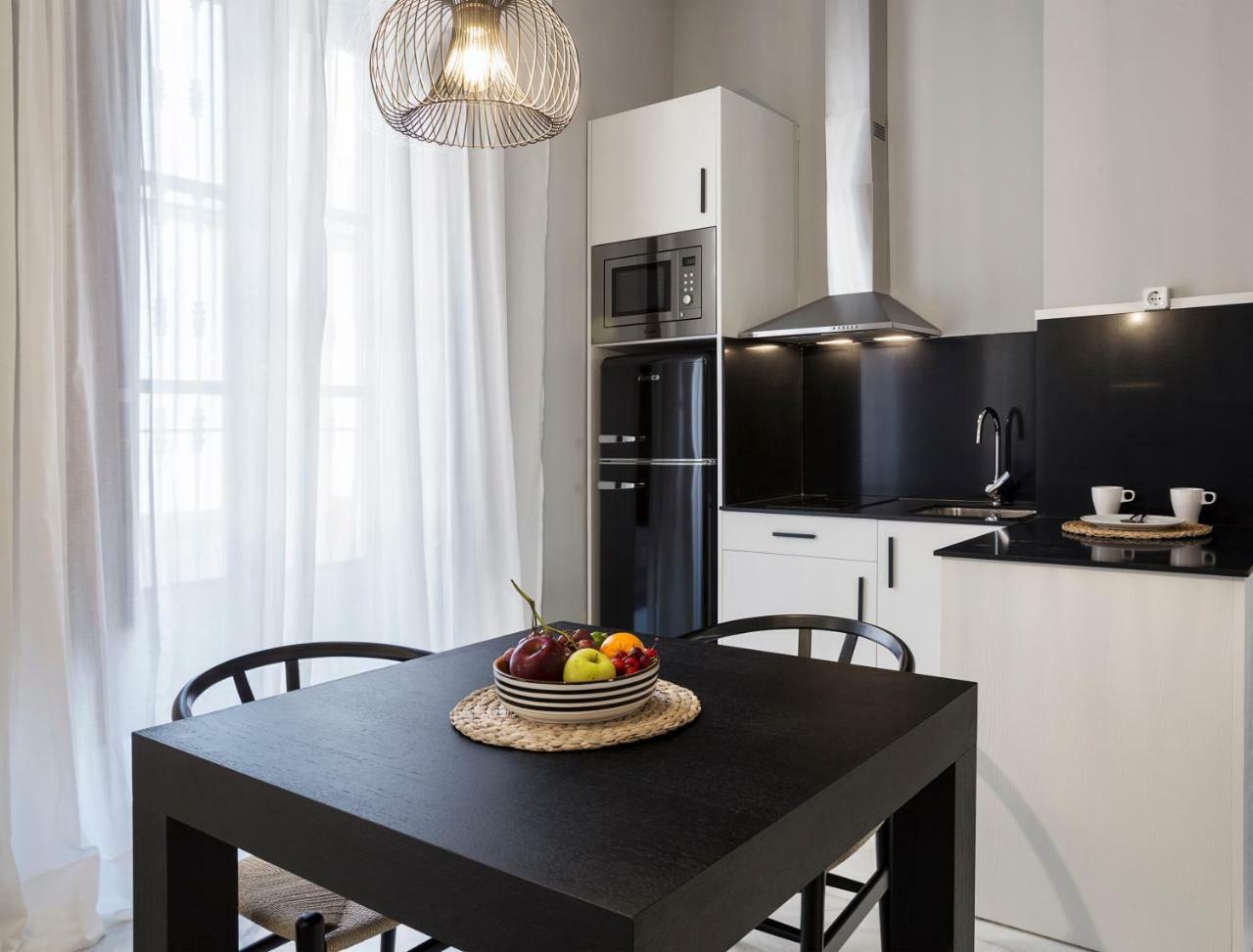 Apartamentos One Shot Conde De Torrejon Séville Extérieur photo