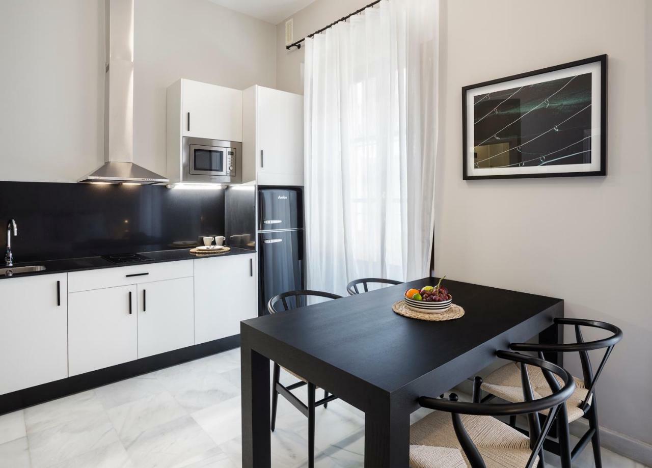 Apartamentos One Shot Conde De Torrejon Séville Extérieur photo